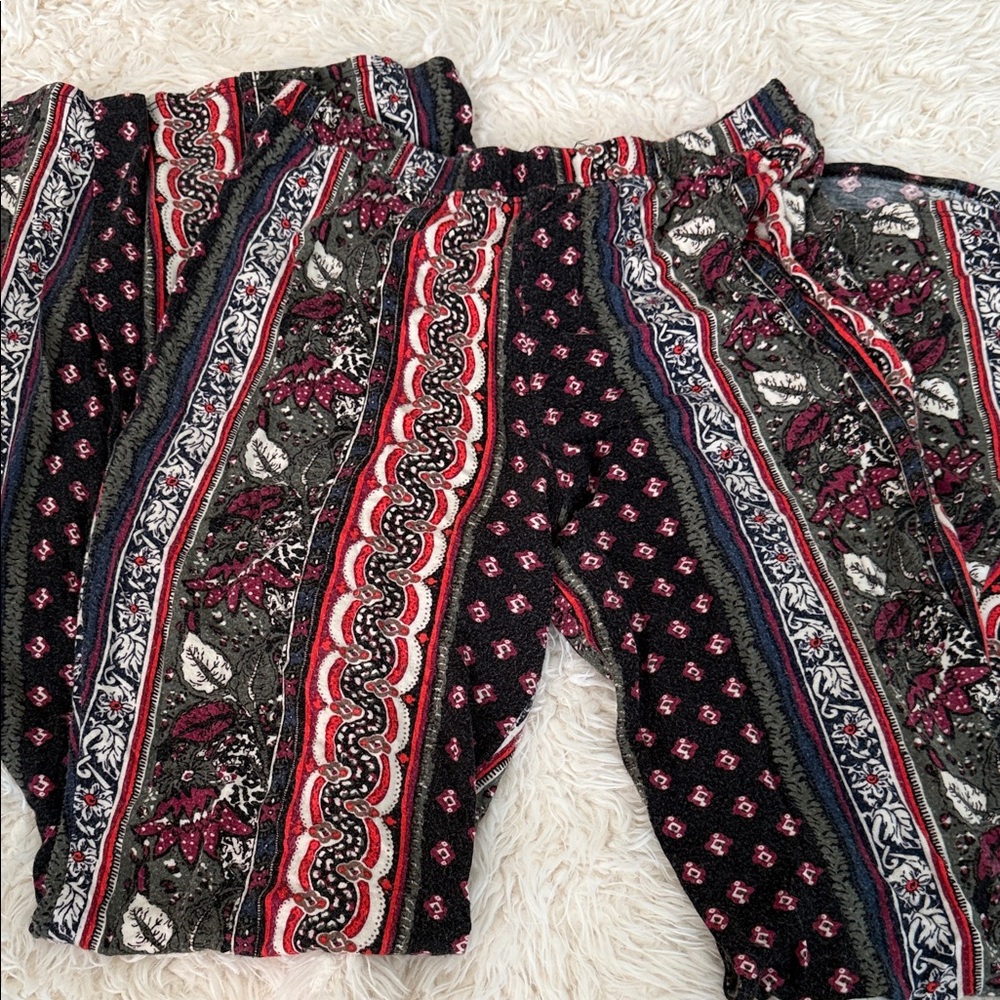 Abercrombie & Fitch Red and Black Patterned Fabric